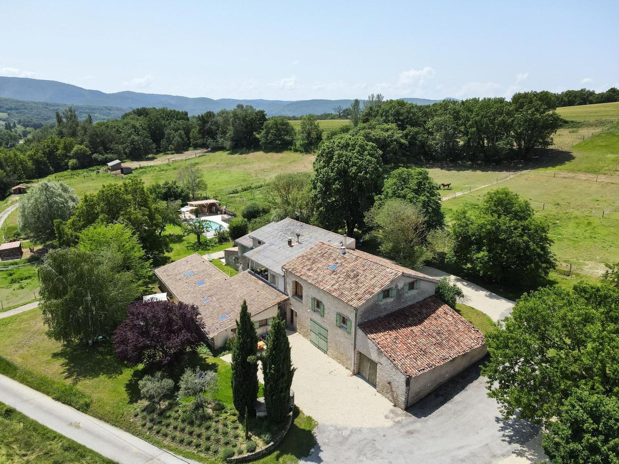 Domaine Bellavigne Gites Et Spa Forcalquier Exterior foto